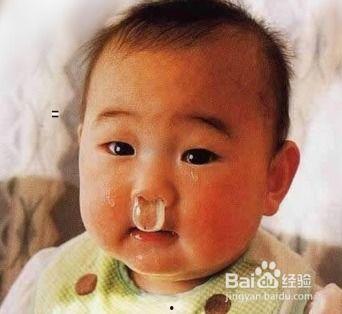 爆料宝宝抠鼻子视频播放,网友直呼可爱到爆  第1张